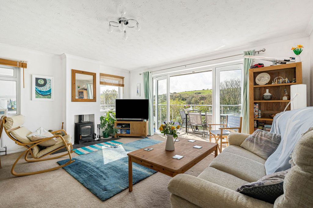 Property photo 2 of 35