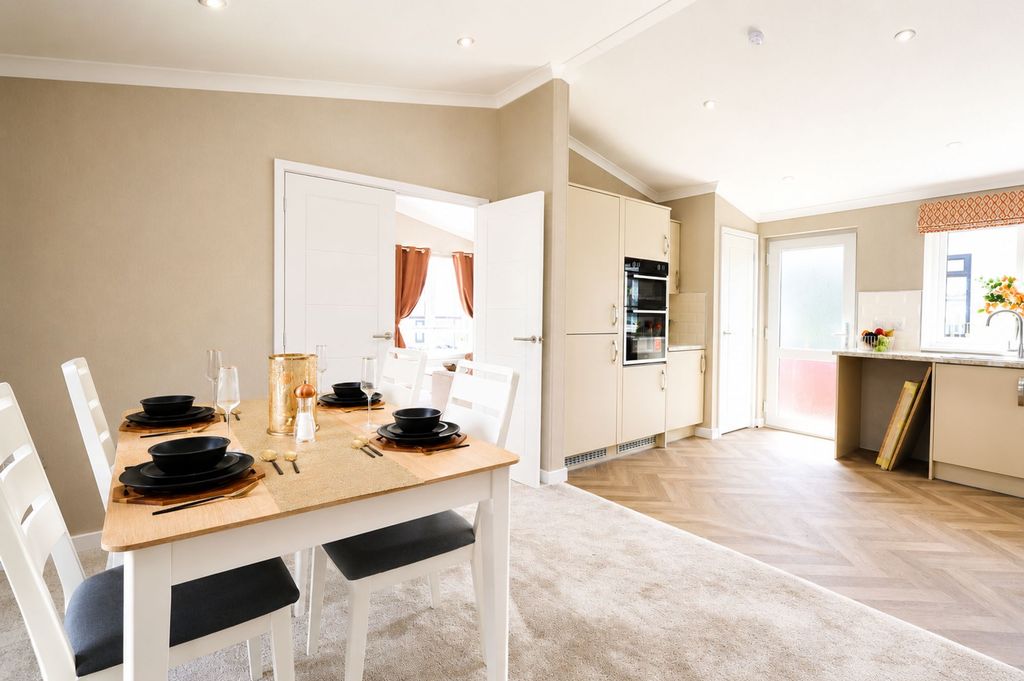 Property photo 3 of 15 Kitchen/Diner