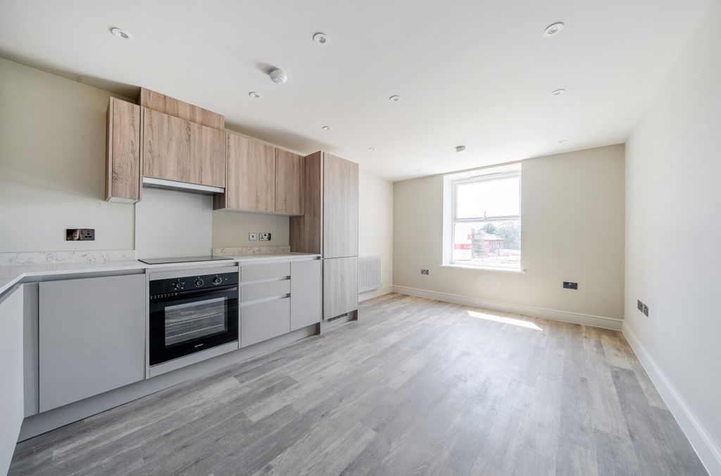 Property photo 3 of 6 1494161-8-6A56351...