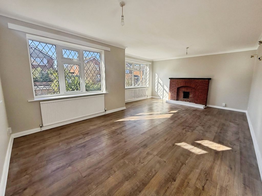 Property photo 3 of 23 Living Room