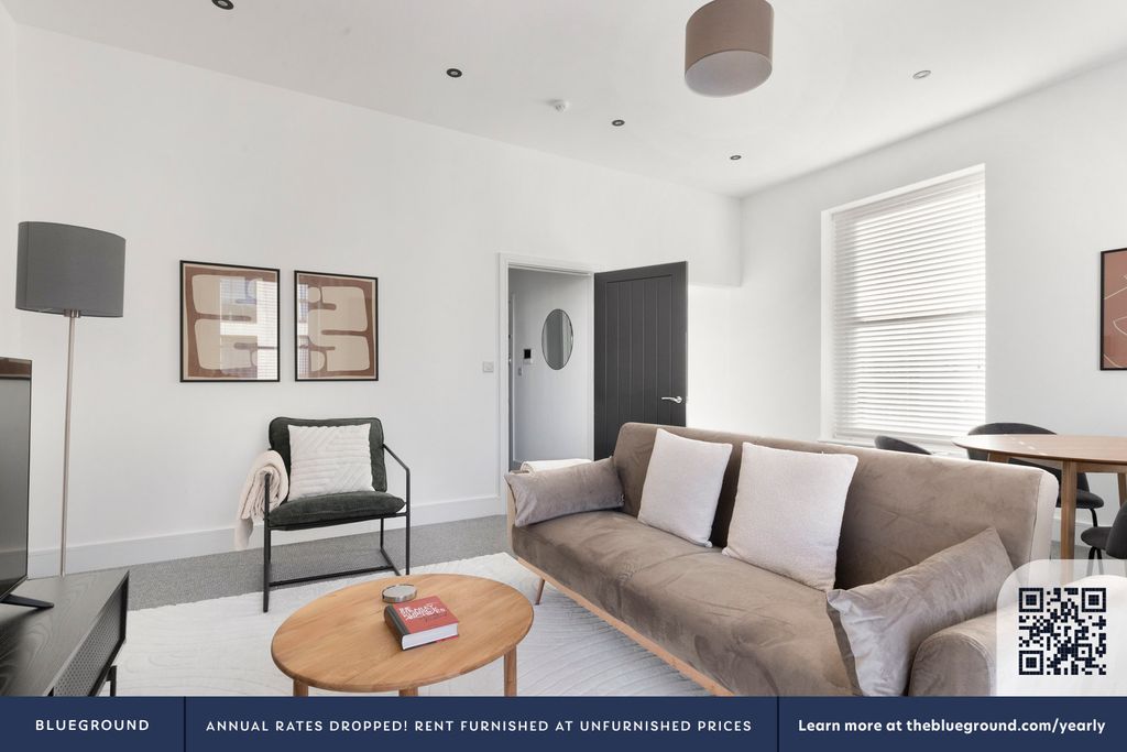 Property photo 3 of 21 Living Room