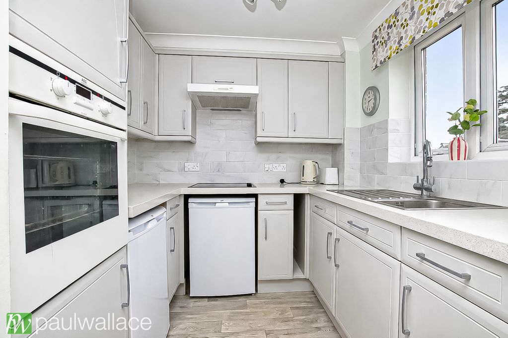 Property photo 2 of 12 Kitchen