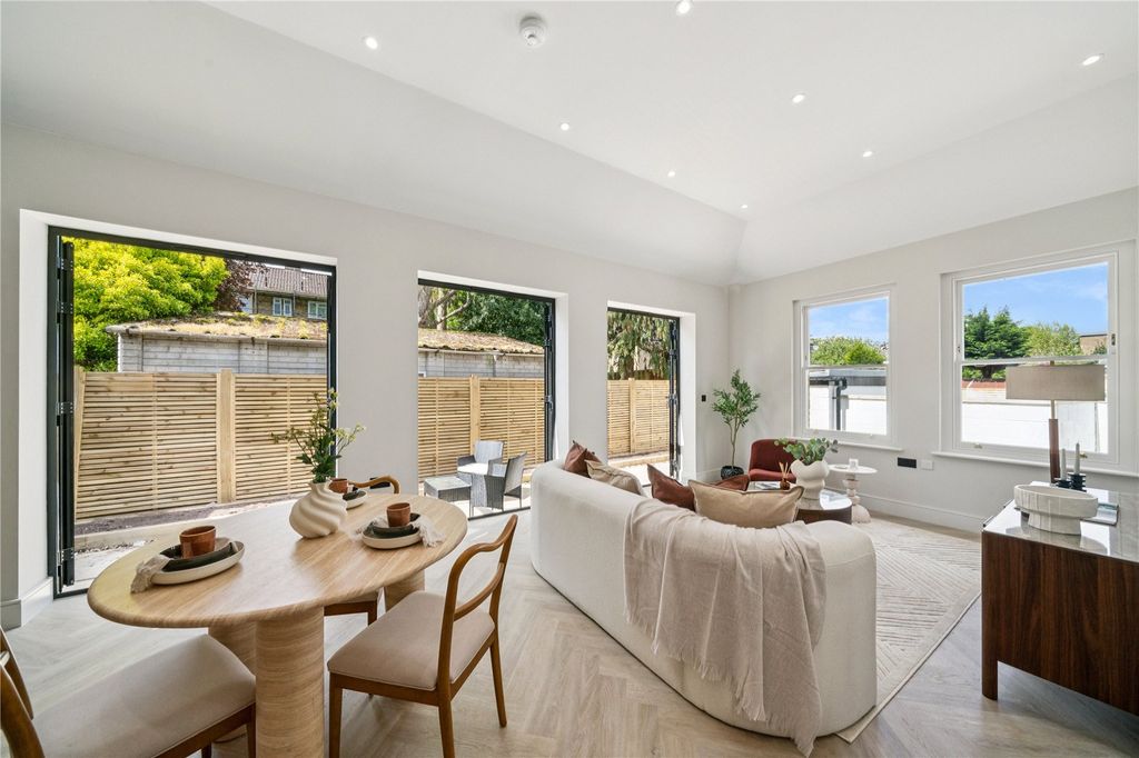 Property photo 1 of 10 Picture No. 05