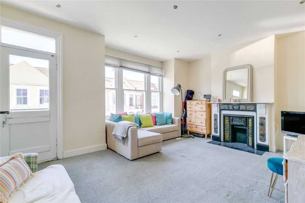 Property photo 2 of 9