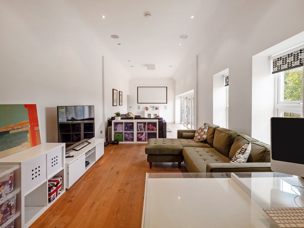 Property photo 3 of 35