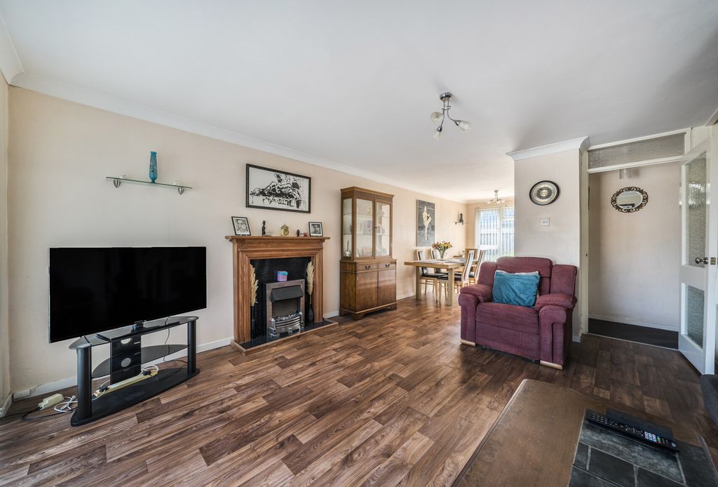 Property photo 3 of 15 26-68238045Af552-...