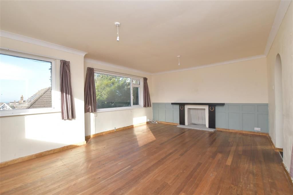 Property photo 1 of 18 Lounge