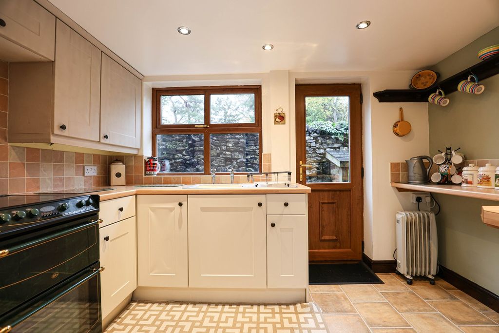 Property photo 3 of 13 Kitchen