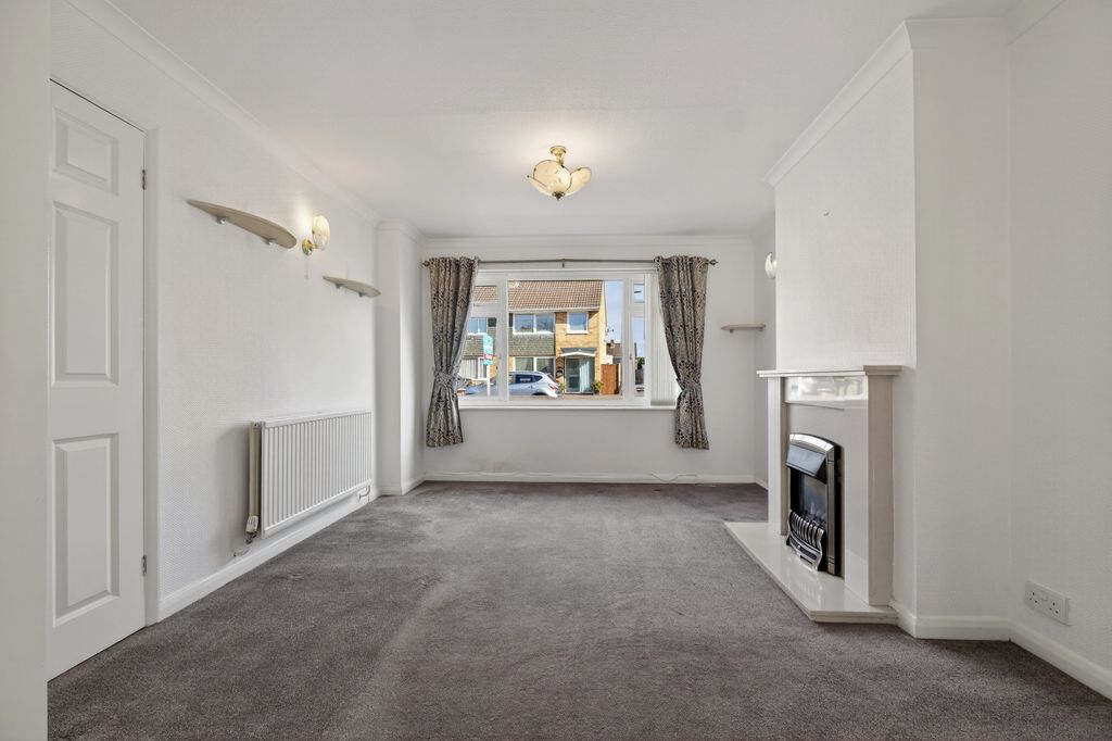 Property photo 3 of 18 Living Room