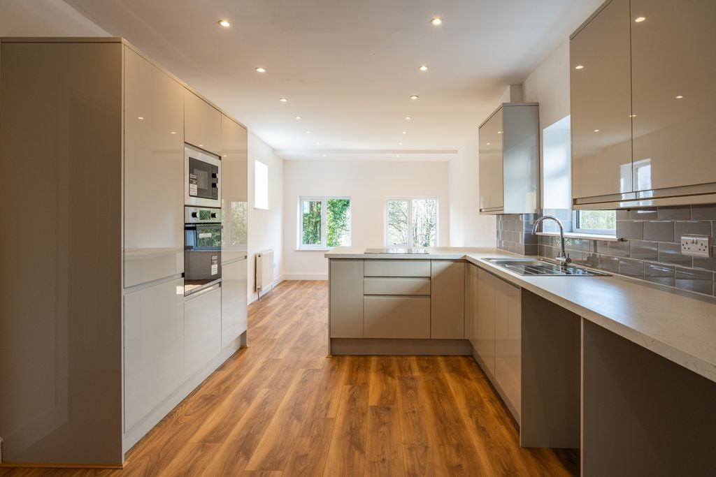 Property photo 2 of 25 Bassaleg Road-10