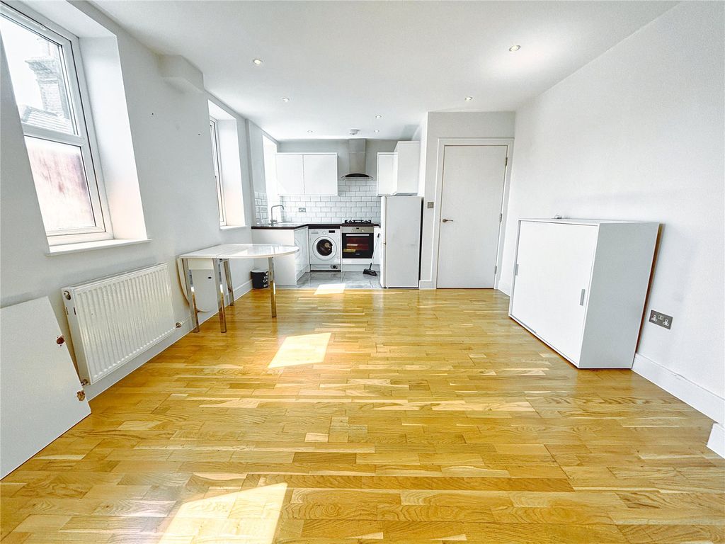 Property photo 3 of 6 Picture No. 11