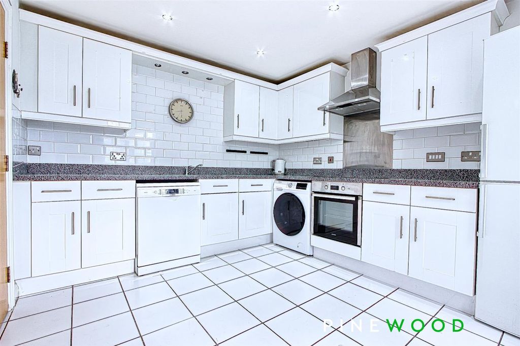 Property photo 3 of 16 Kitchen Diner