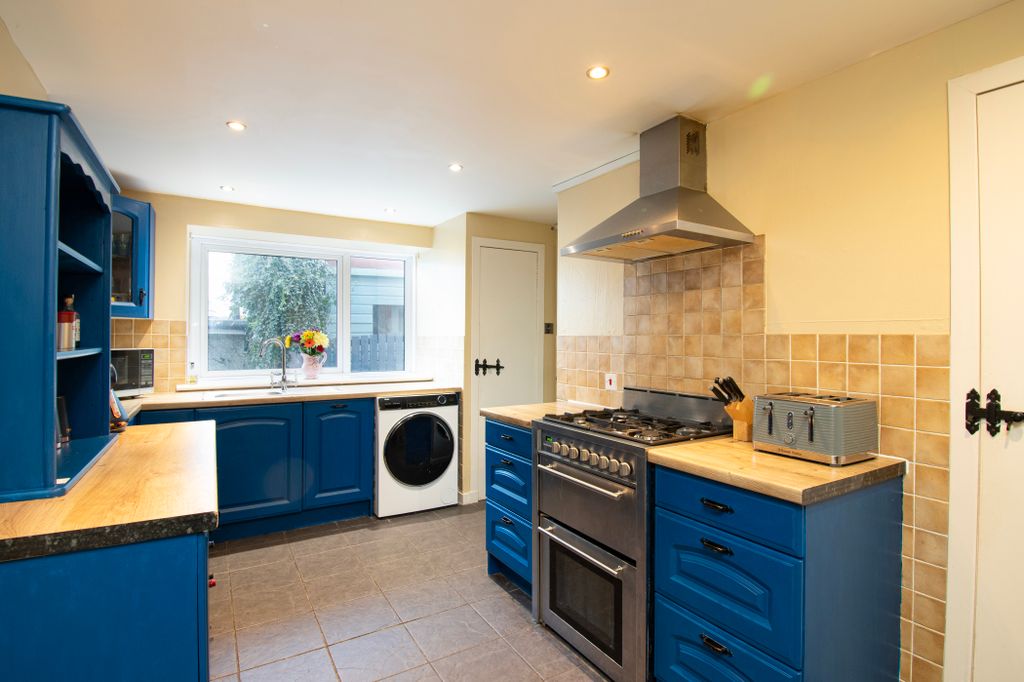 Property photo 3 of 24 Kitchen