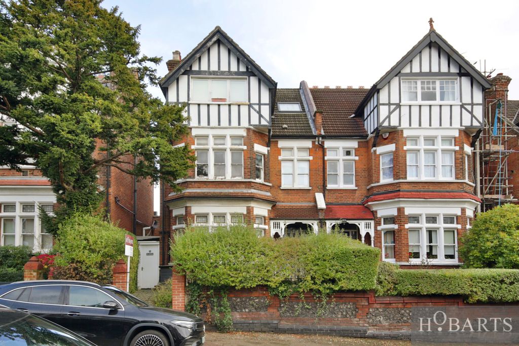 Property photo 1 of 14 Spacious 2-Bedroom Split-Level Maisonette With Garden Access
