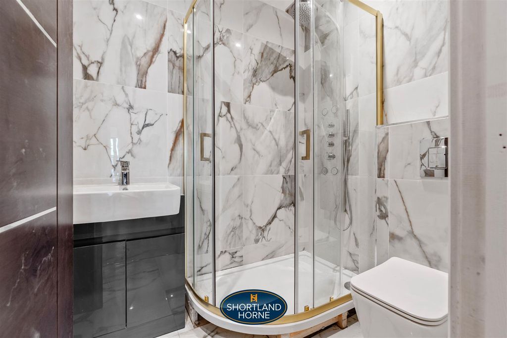 Property photo 3 of 16 Essentia House, Hinckley Wm (21 Of 53).Jpg