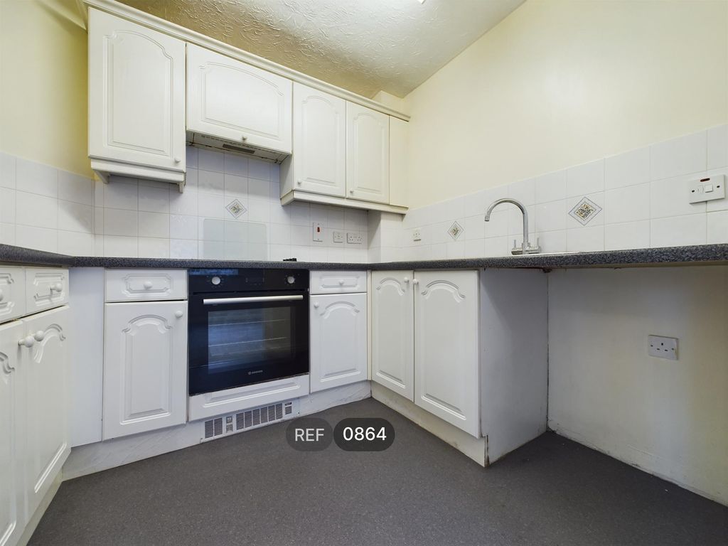 Property photo 2 of 12 Kitchen