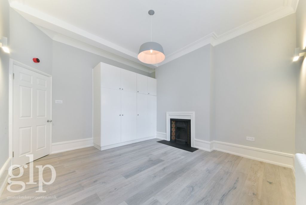 Property photo 2 of 13 970554