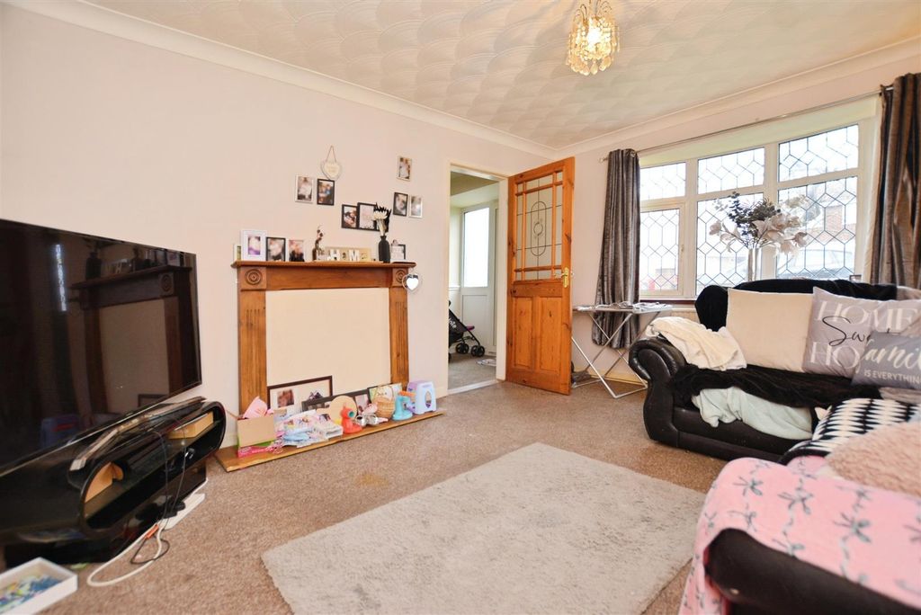 Property photo 2 of 14 Living Room