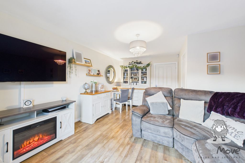 Property photo 2 of 18 9