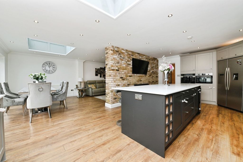 Property photo 1 of 17 Open/Plan