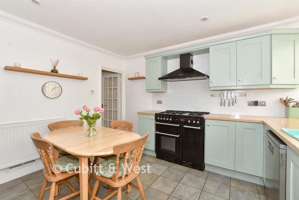 Property photo 3 of 11 Kitchen/Dining Room