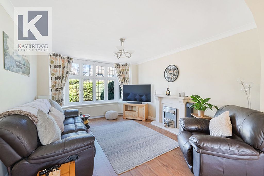 Property photo 2 of 15 Waverley Road - Epsom