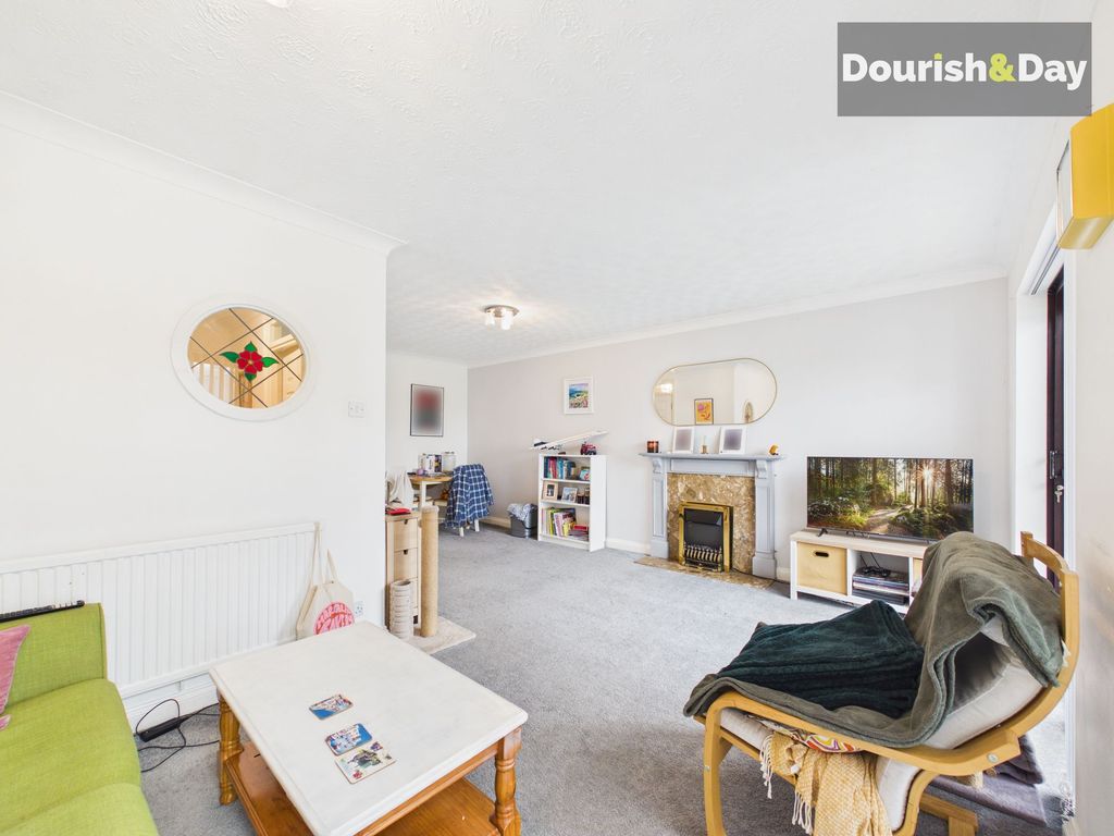 Property photo 2 of 27