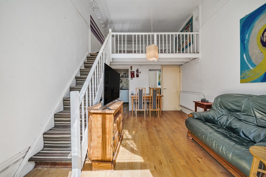 Property photo 1 of 12 (Main)