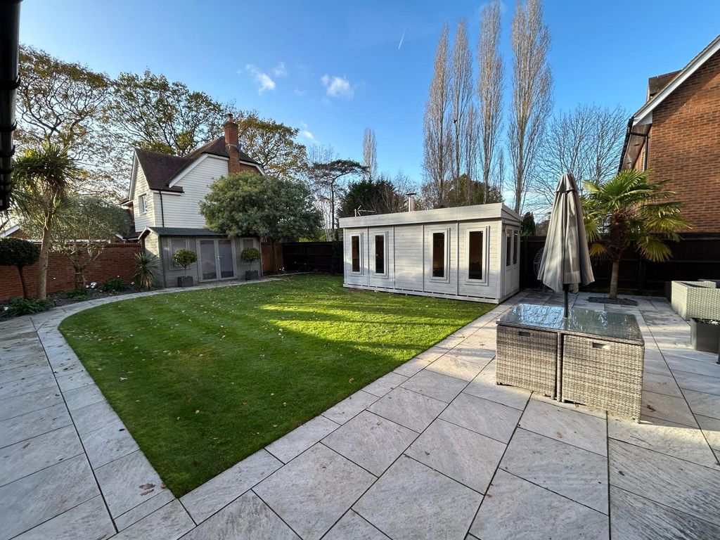 Property photo 3 of 29 Picture No. 04