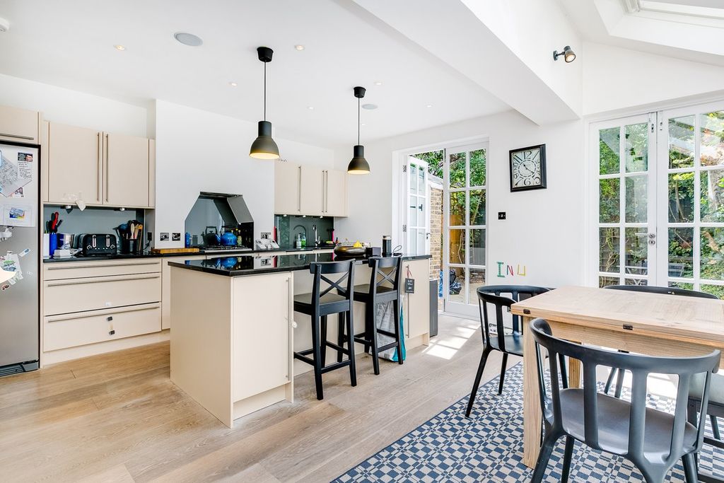 Property photo 2 of 11