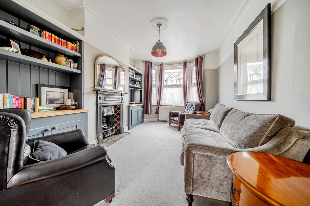 Property photo 2 of 11