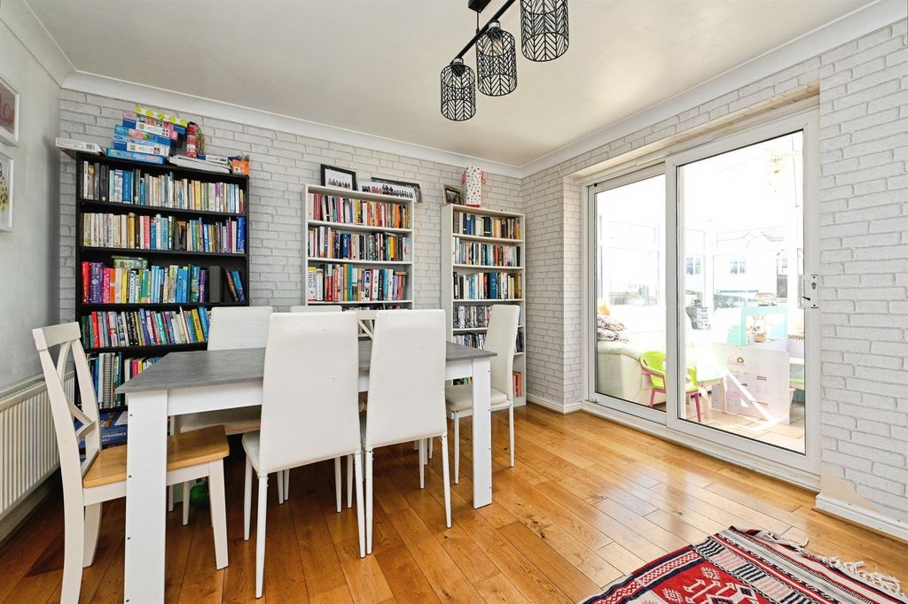 Property photo 2 of 16