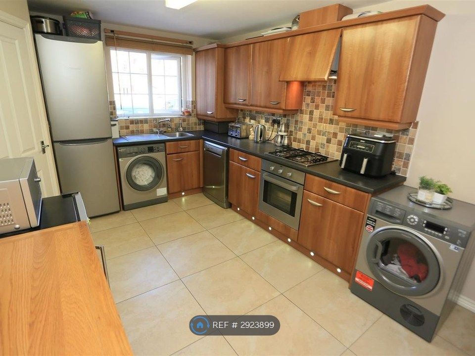 Property photo 3 of 13 Kitchen