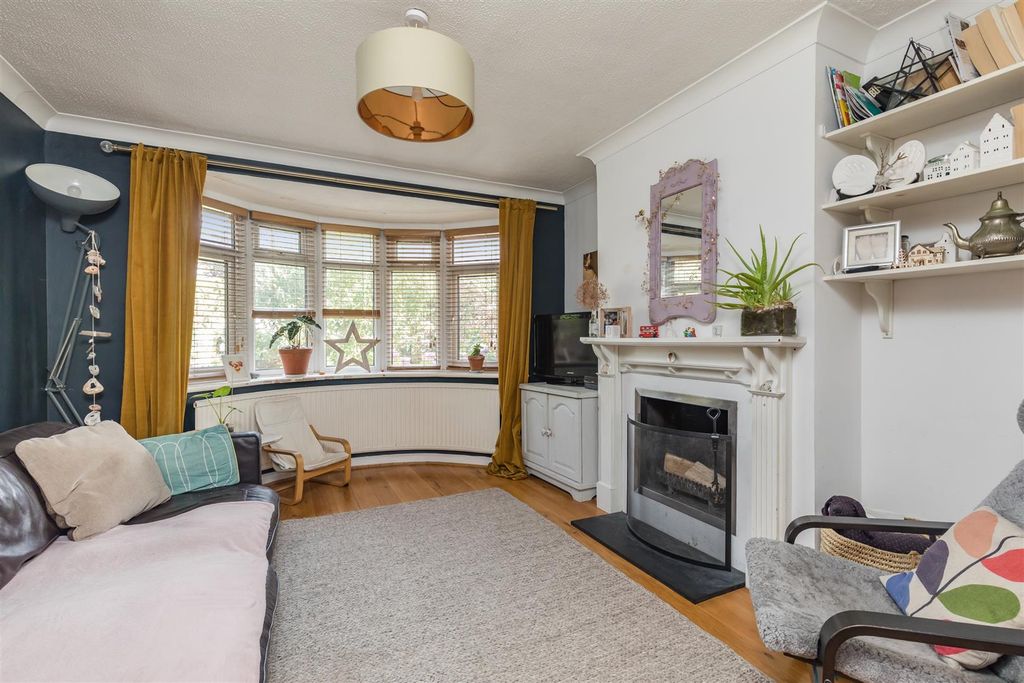 Property photo 2 of 26 Sitting Room