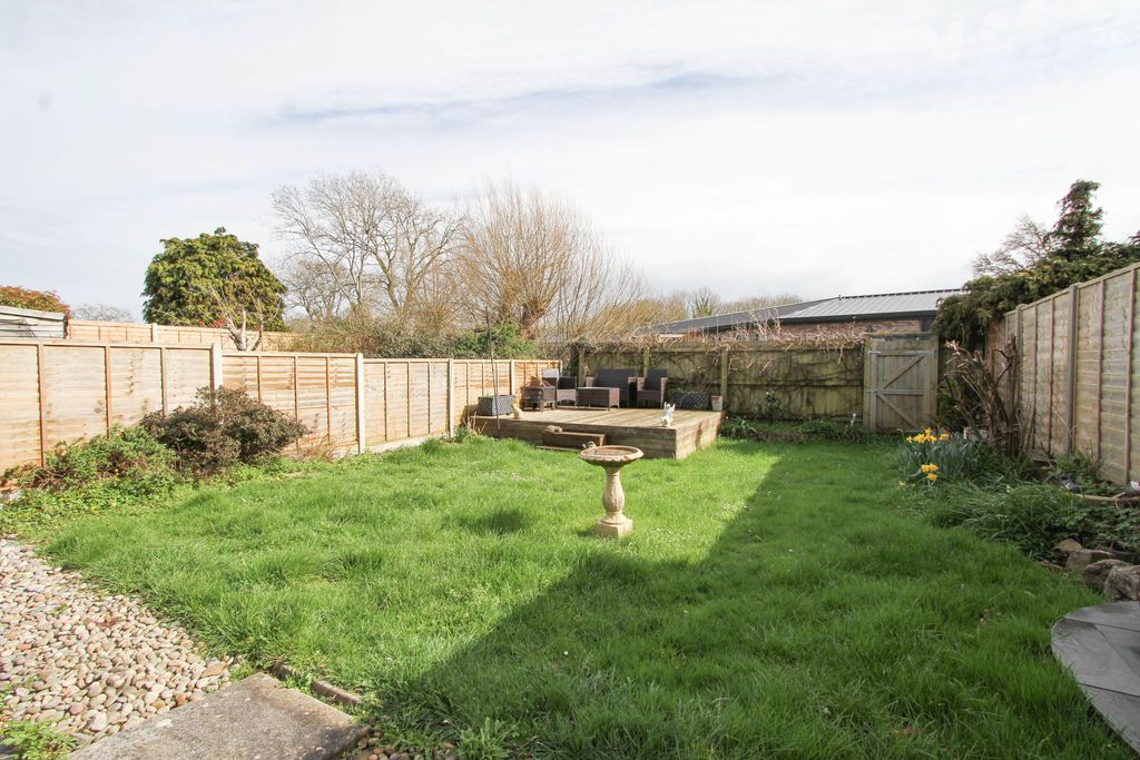 Property photo 3 of 18 Garden