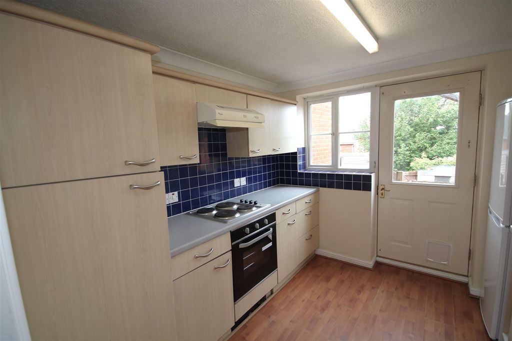 Property photo 3 of 14 Kitchen B.Jpg