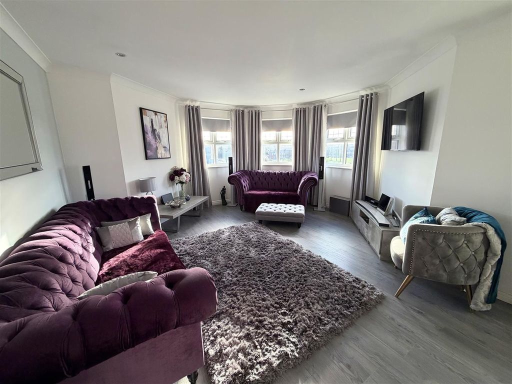 Property photo 3 of 12 Lounge Diner