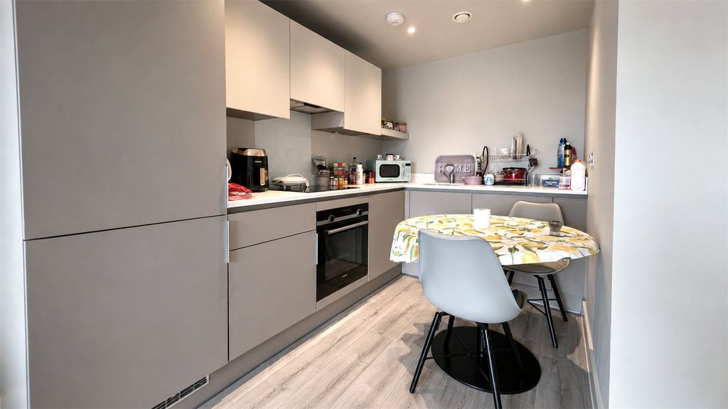 Property photo 3 of 11 Kitchen