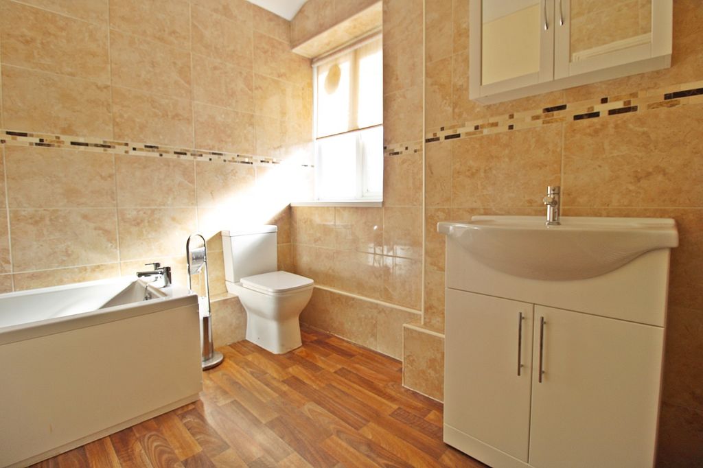 Property photo 2 of 23 Bathroom