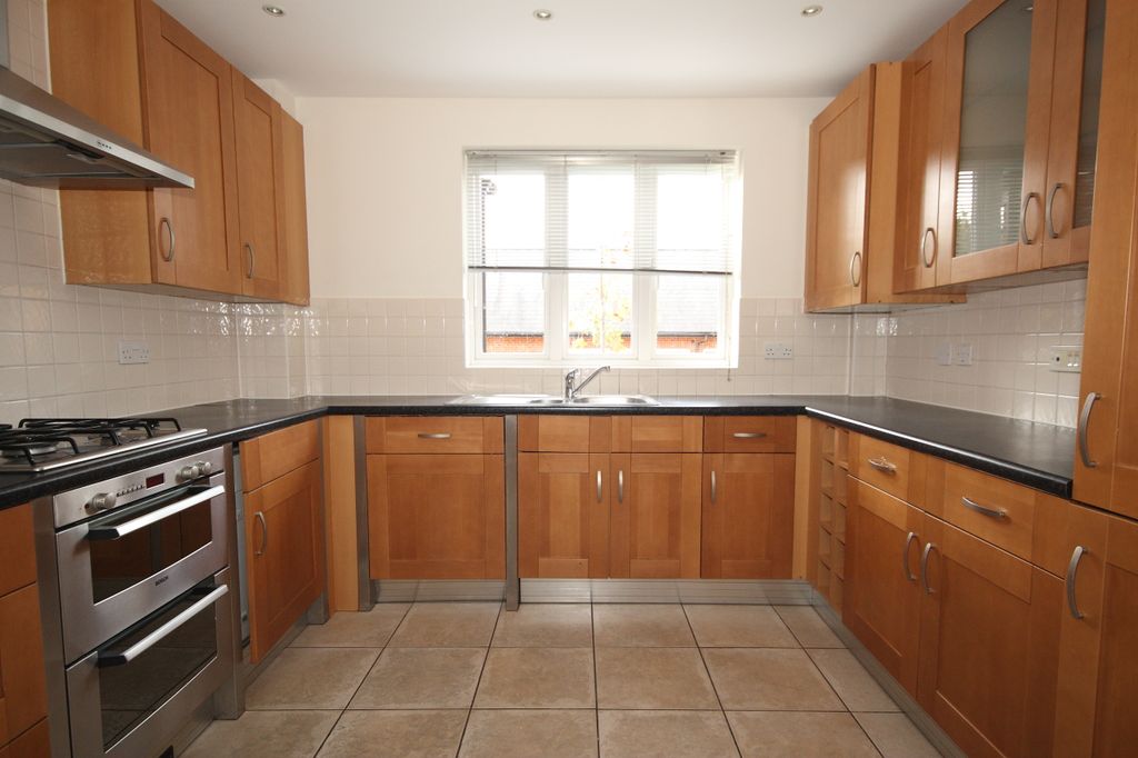 Property photo 3 of 7 Kitchen