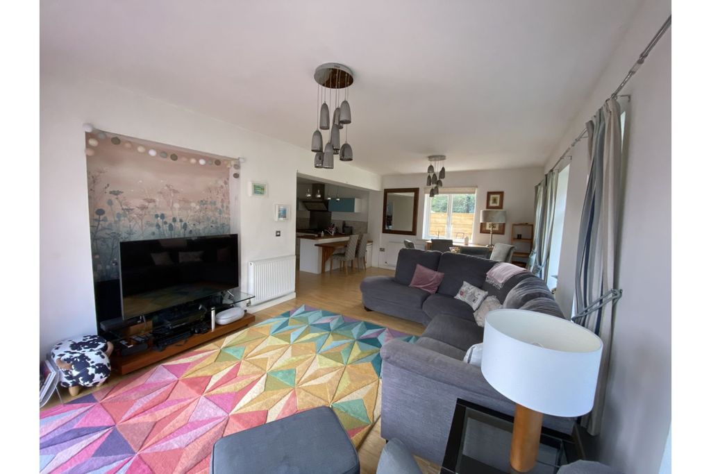 Property photo 2 of 38 Lounge