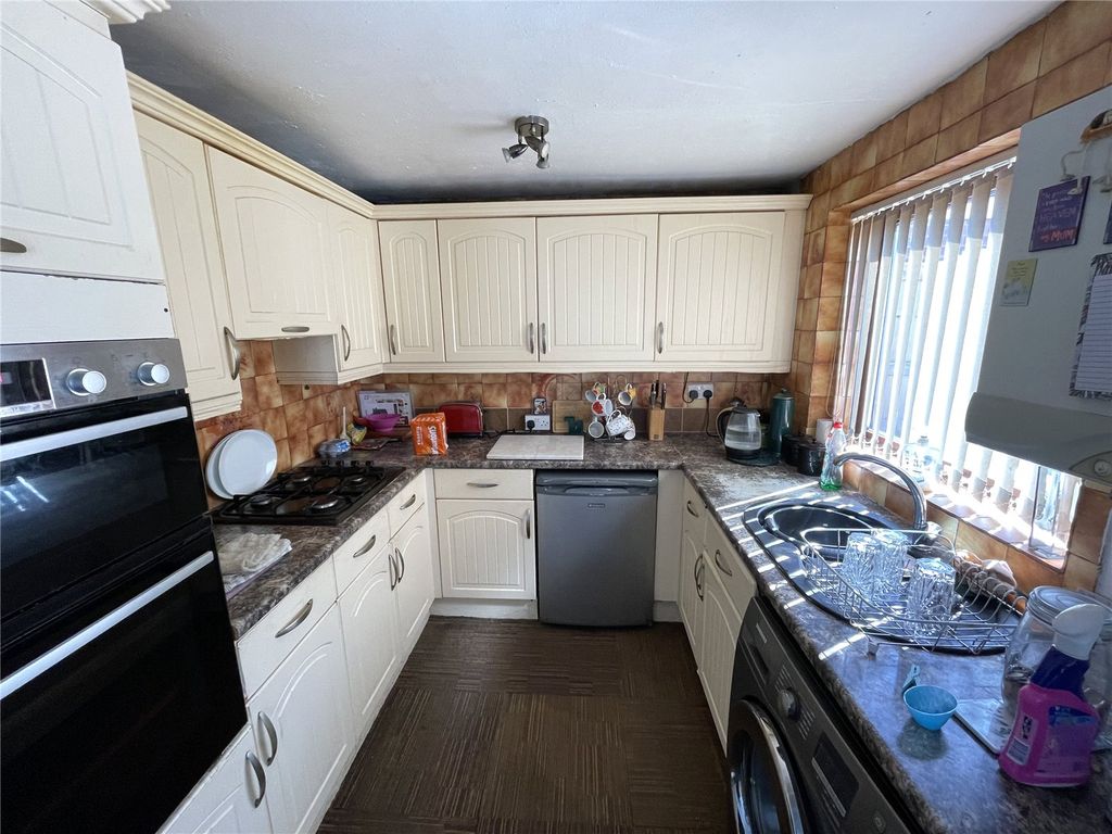 Property photo 3 of 14 Kitchen
