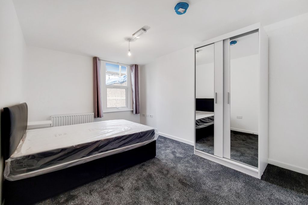Property photo 1 of 3