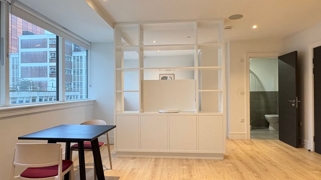 Property photo 1 of 17 Living Room