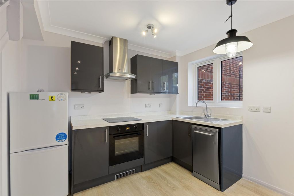 Property photo 2 of 11 Kitchen