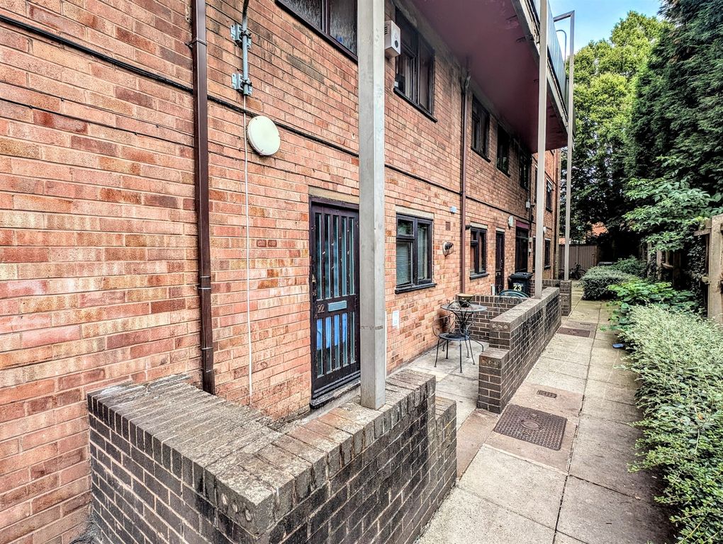 Property photo 2 of 8