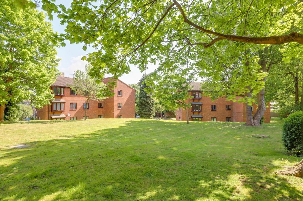Property photo 1 of 15 03-8Beejhpropwpen - 44 Ashurst Close - 7.Jpg