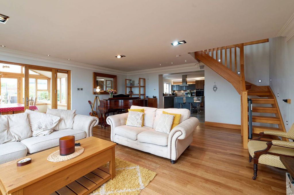 Property photo 3 of 30