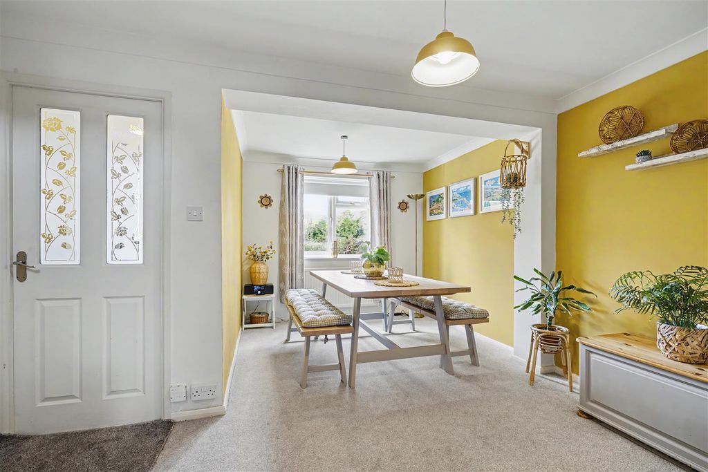 Property photo 2 of 21 Dining Room