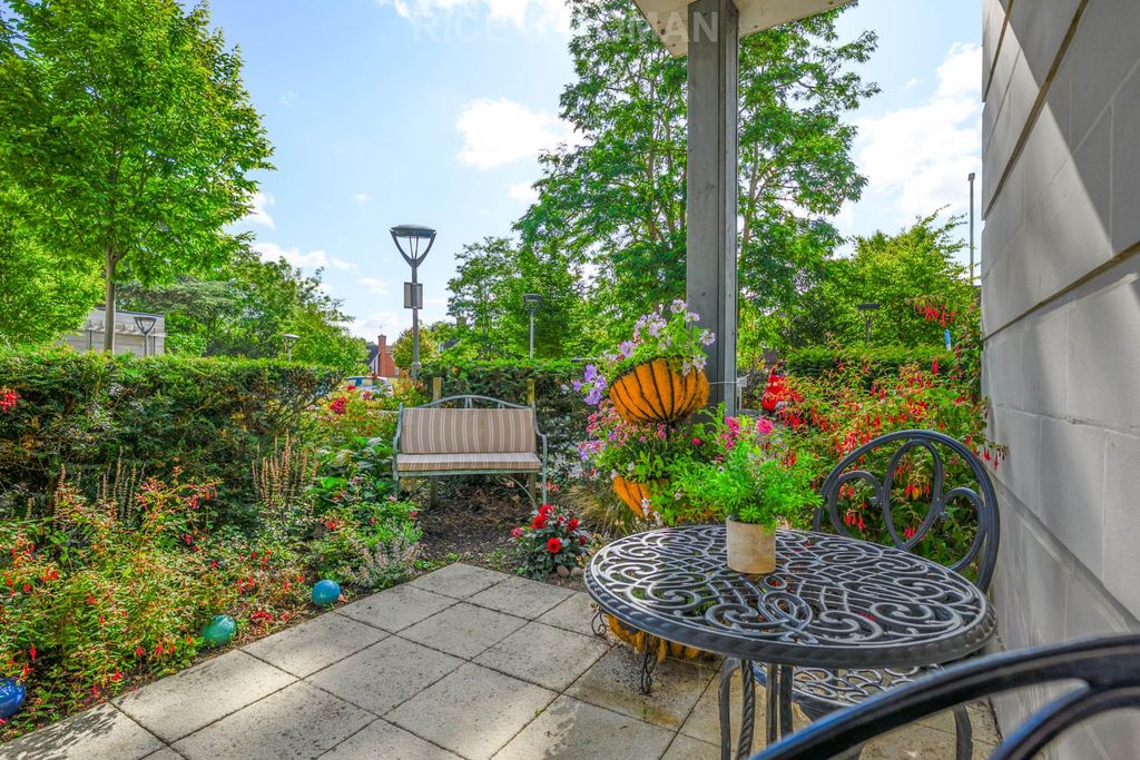Property photo 2 of 16